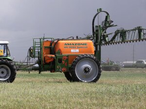 Оказание сельскохозяйственных услуг по опрыскивание полей